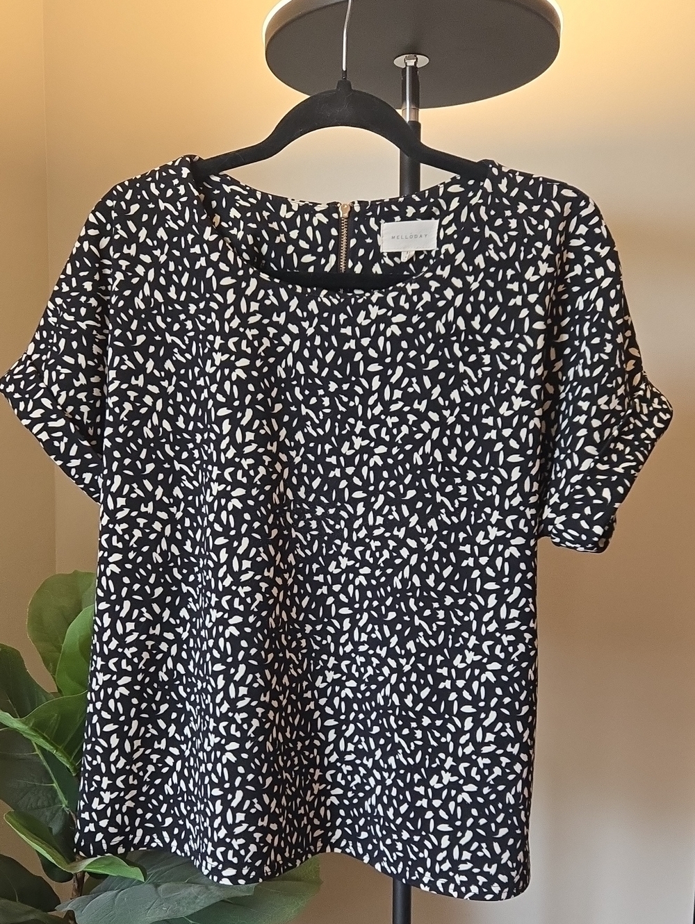 MELLODAY Black and White Abstract Print Top
